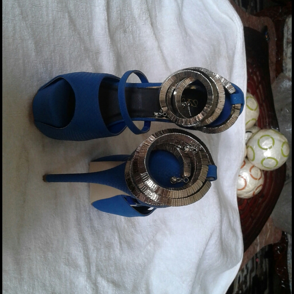 Shoes - Picture 3 of 3